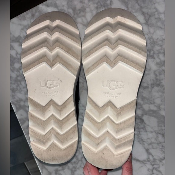 UGG Marin Mega Black/White Leather Slip-On Sneakers Women's size 10-worn 1 hourđź–¤ - Picture 5 of 10